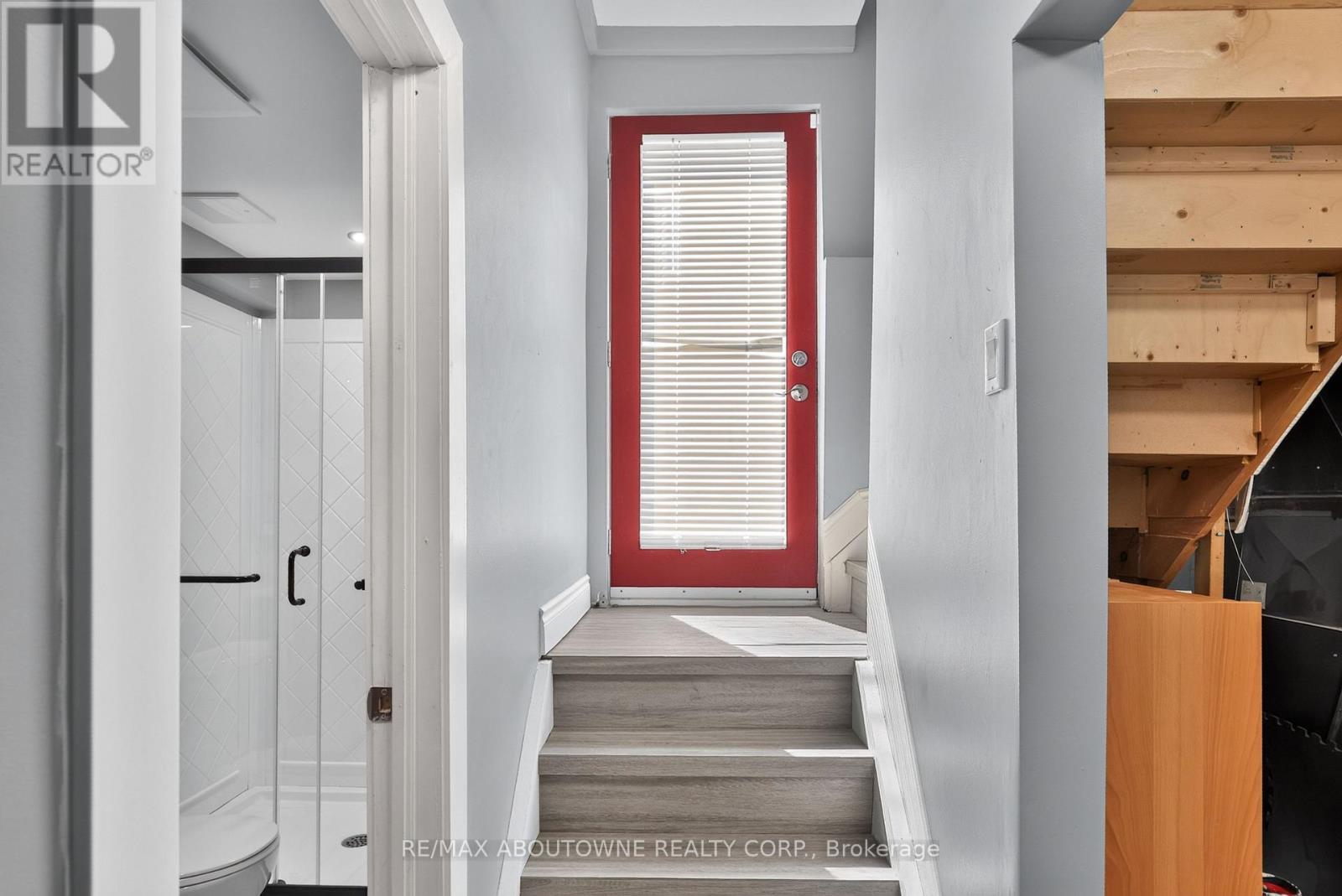 2102 Salma Crescent, Burlington, ON - Indoor Photo Showing Other Room