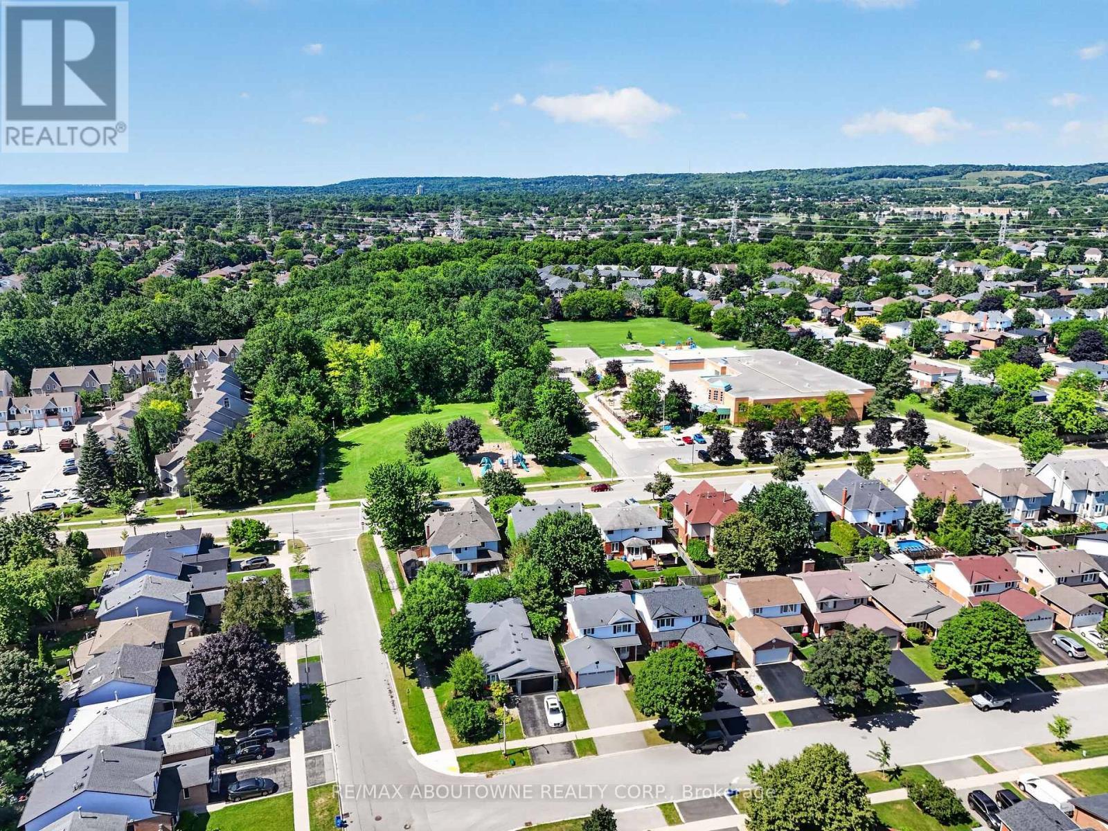 2102 Salma Crescent, Burlington, ON - Outdoor With View