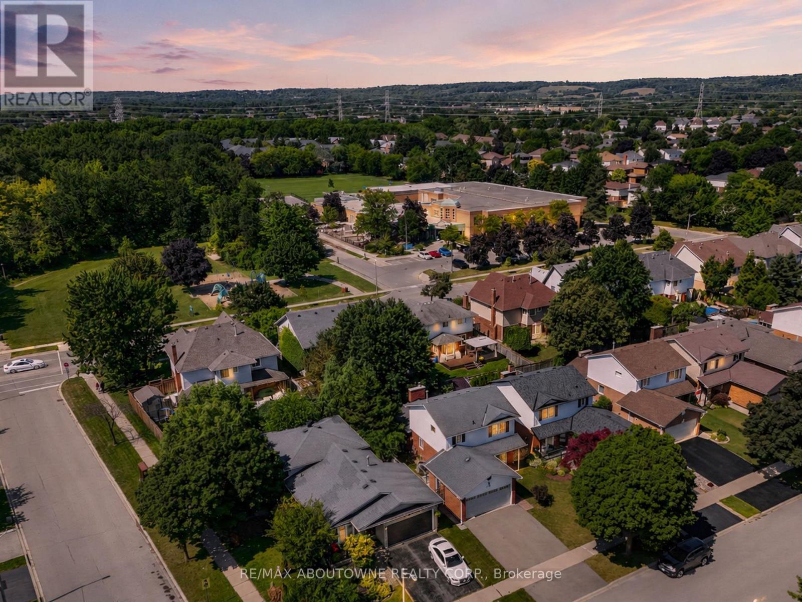 2102 Salma Crescent, Burlington, ON - Outdoor With View