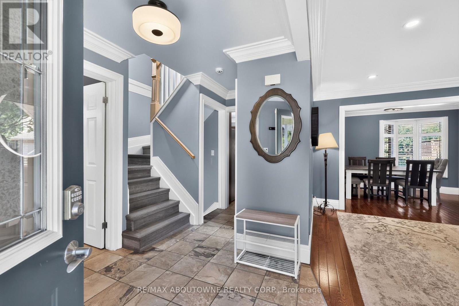 2102 Salma Crescent, Burlington, ON - Indoor Photo Showing Other Room