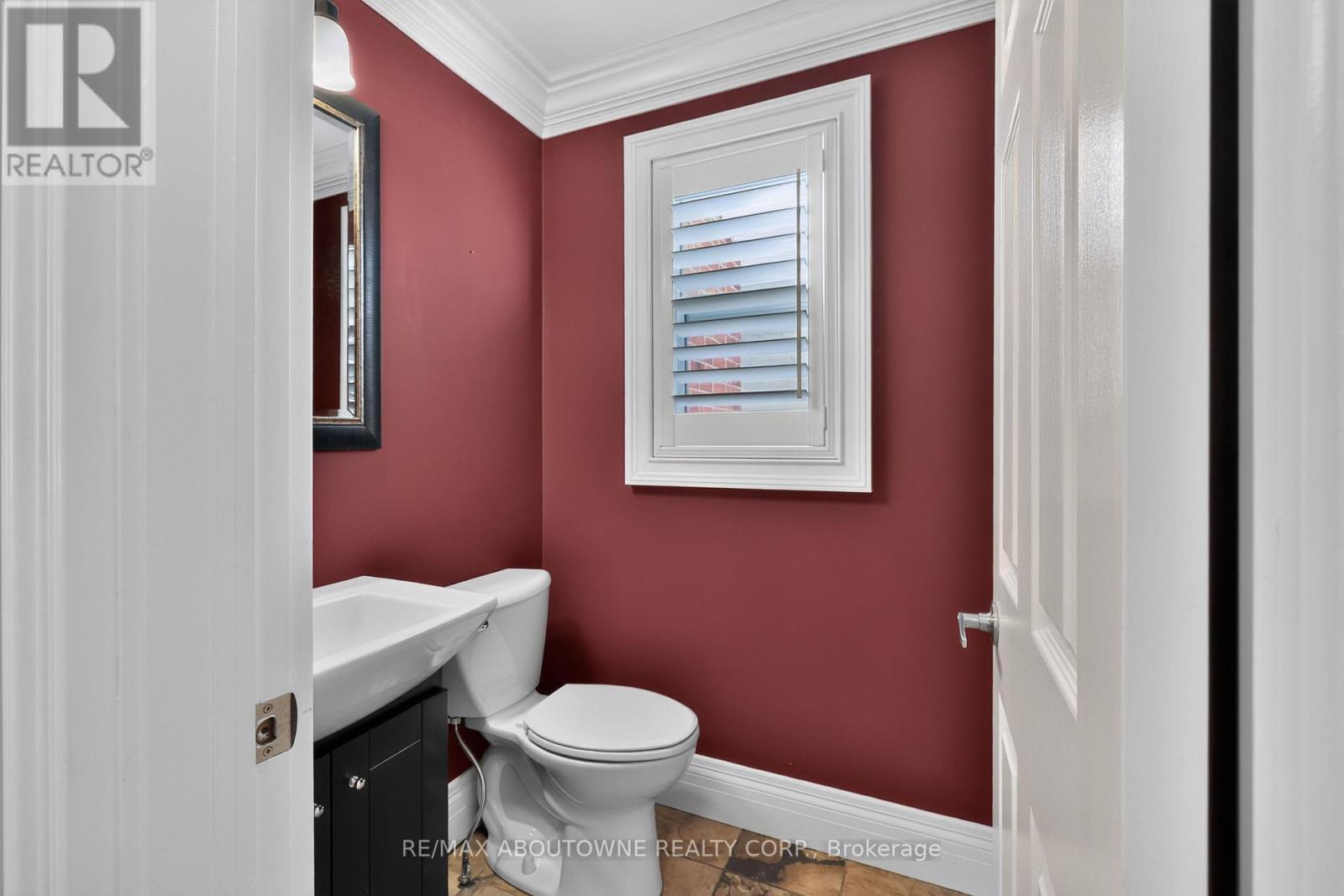 2102 Salma Crescent, Burlington, ON - Indoor Photo Showing Bathroom