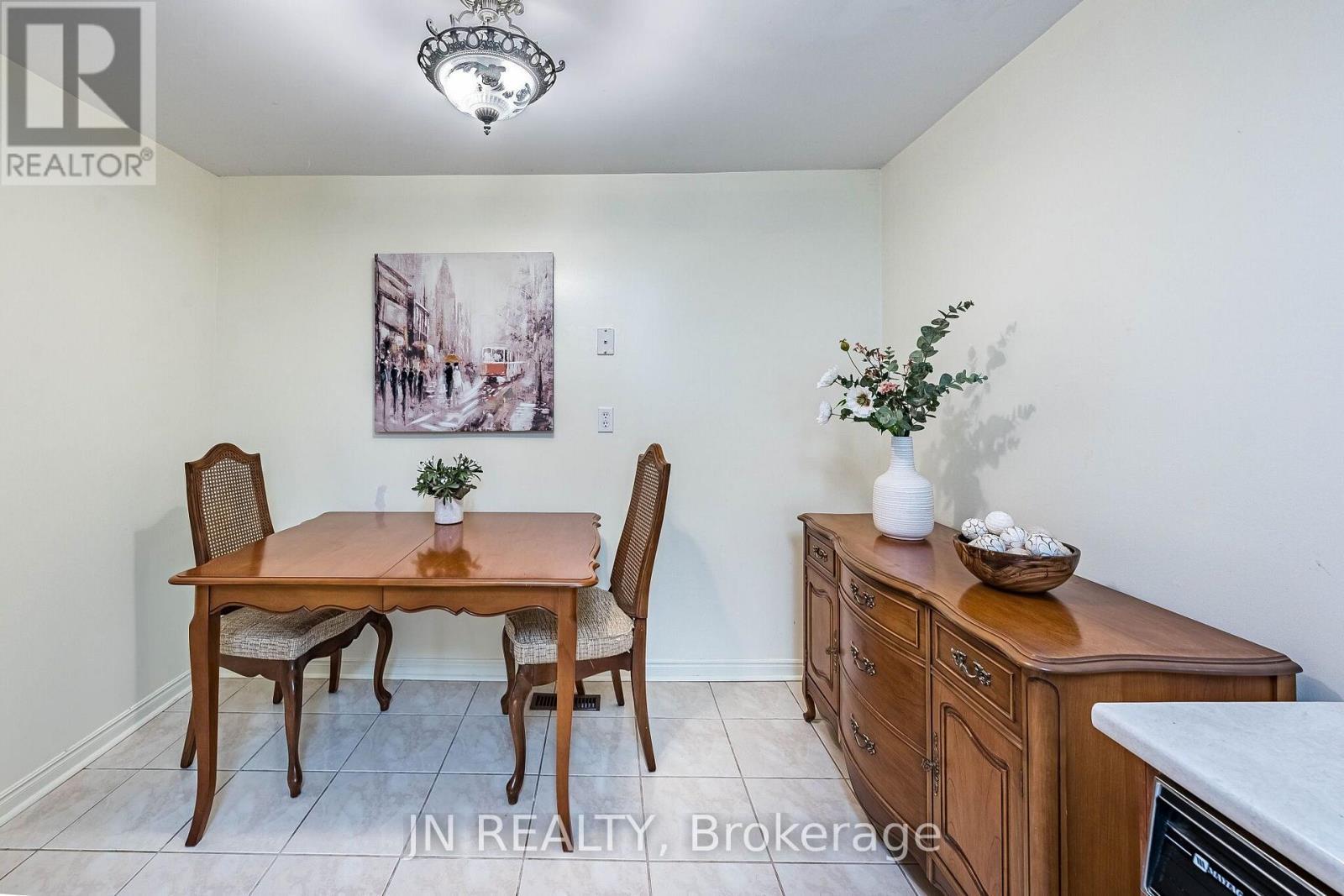 15 Gatwick Lane, Brampton - 15 Gatwick Lane, Brampton, ON - Indoor Photo Showing Dining Room