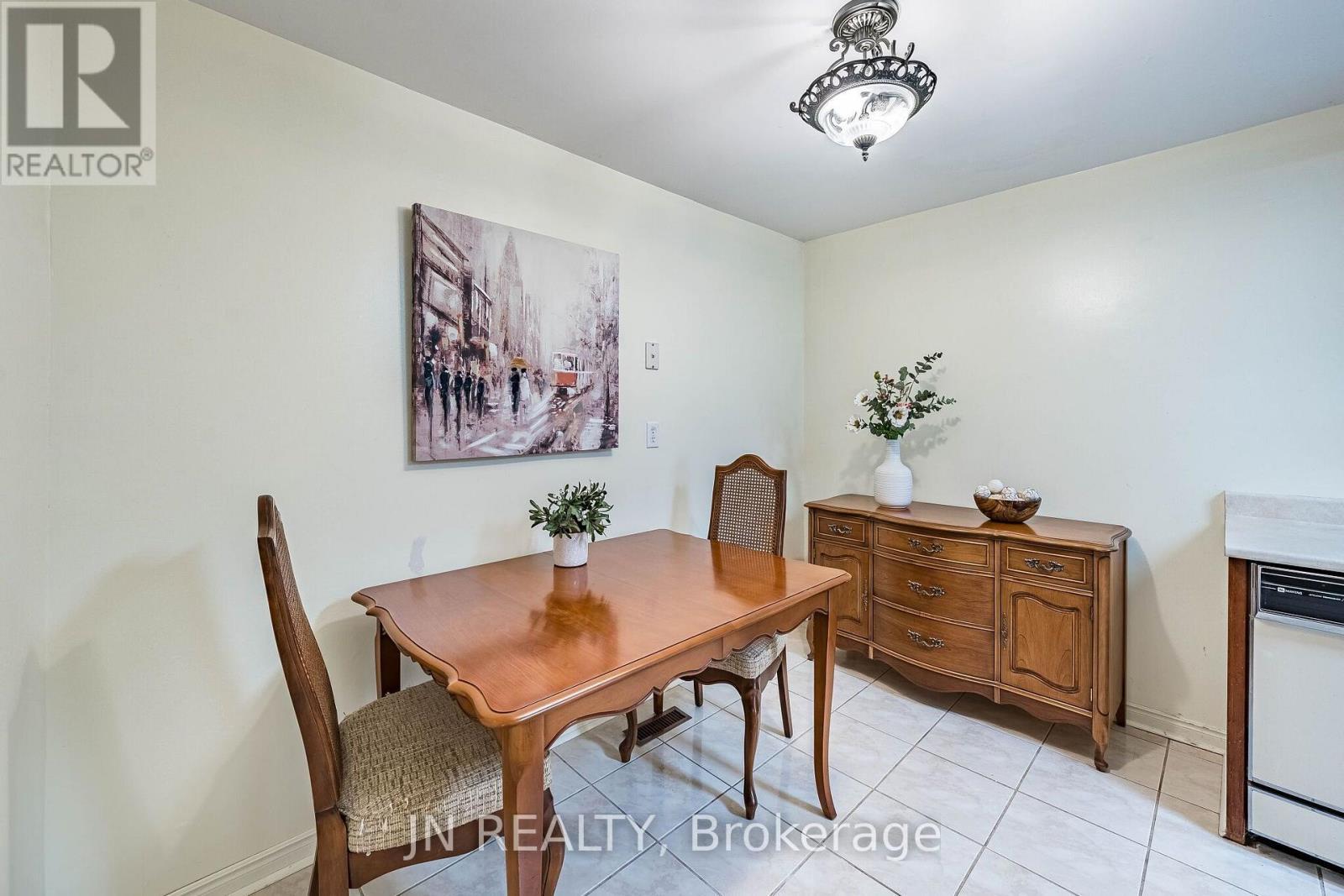15 Gatwick Lane, Brampton - 15 Gatwick Lane, Brampton, ON - Indoor Photo Showing Dining Room