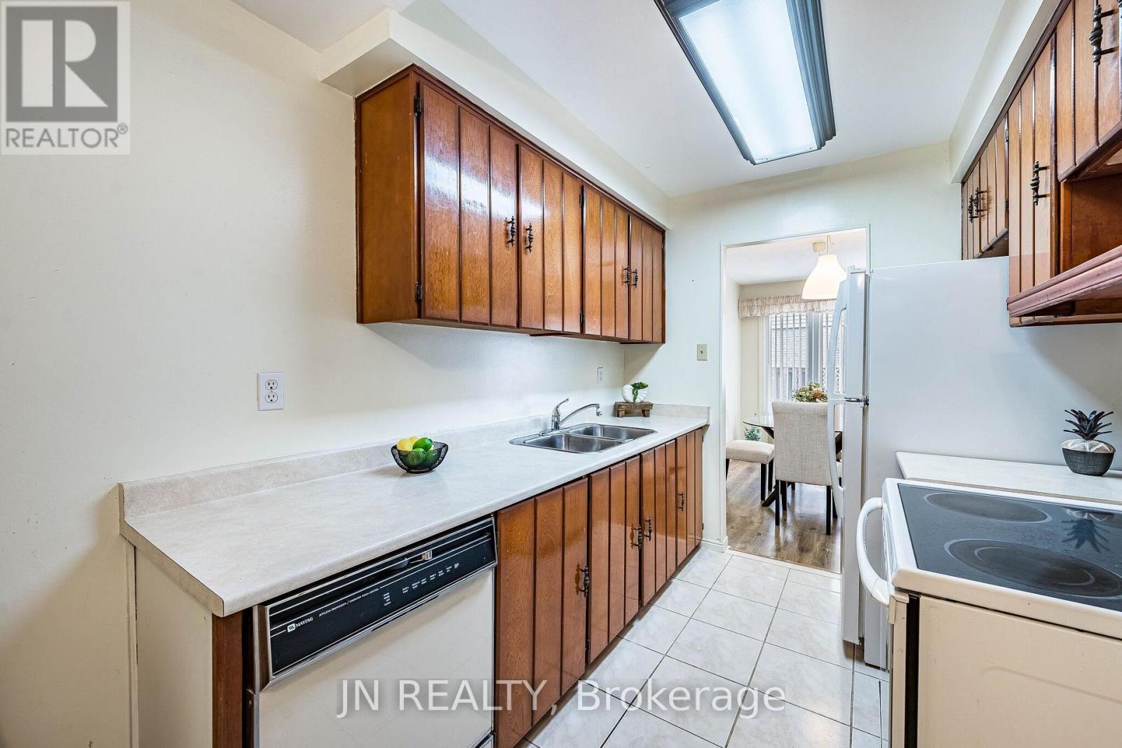15 Gatwick Lane, Brampton - 15 Gatwick Lane, Brampton, ON - Indoor Photo Showing Kitchen With Double Sink