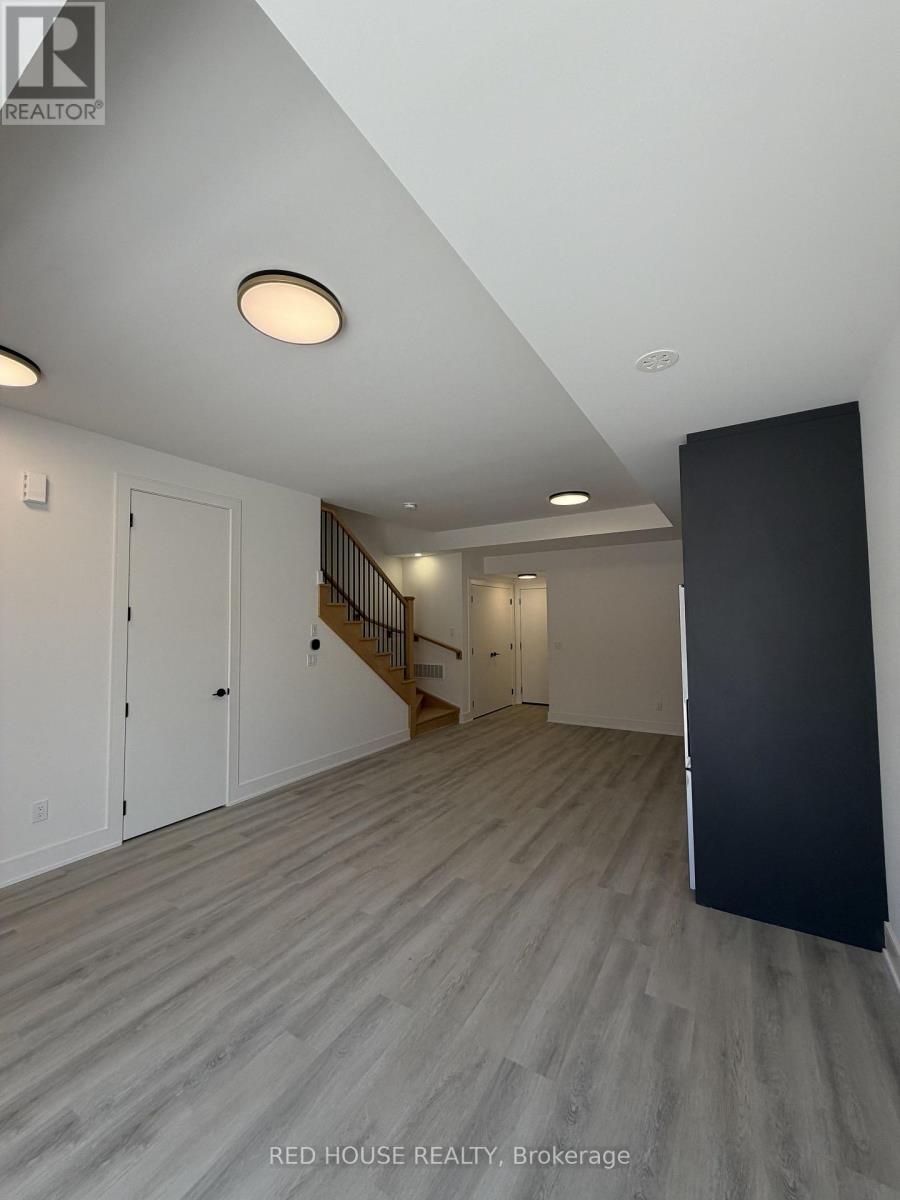 96 Everett Common, St. Catharines, ON - Indoor Photo Showing Other Room