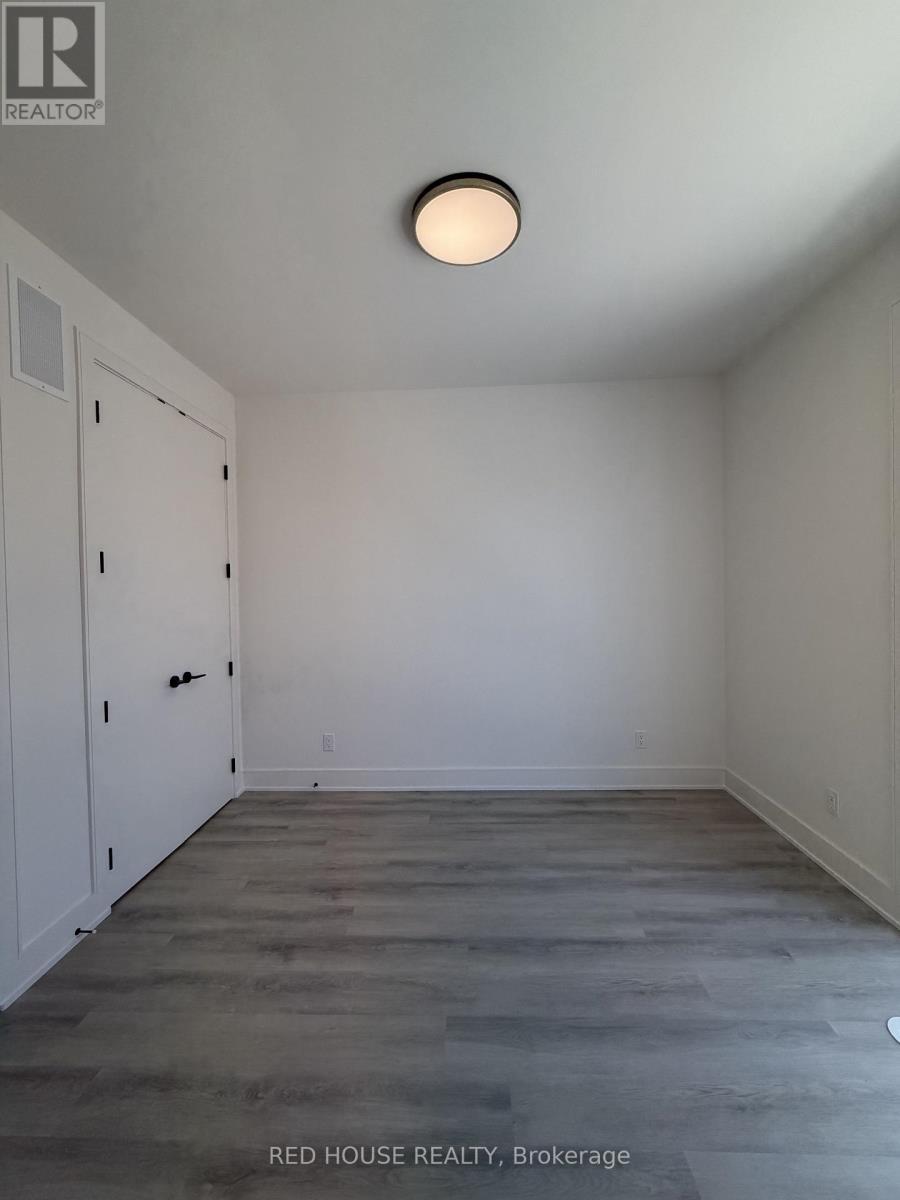 96 Everett Common, St. Catharines, ON - Indoor Photo Showing Garage