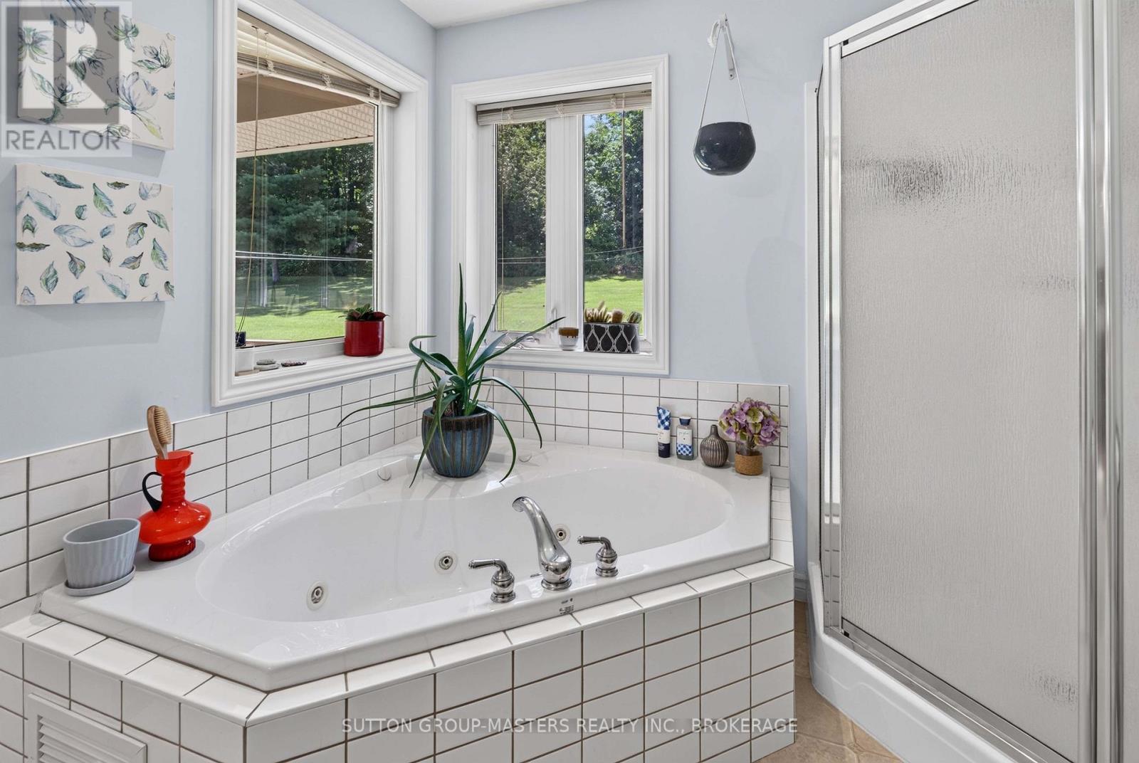 710 Maple Road, Loyalist (Lennox And Addington - South), ON - Indoor Photo Showing Bathroom