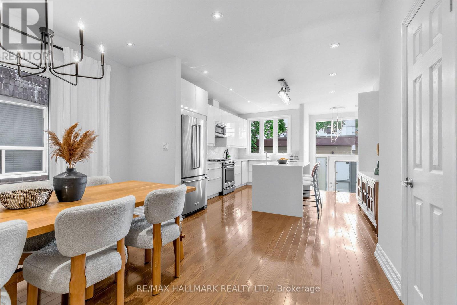 255 Strathmore Boulevard, Toronto, ON - Indoor Photo Showing Other Room
