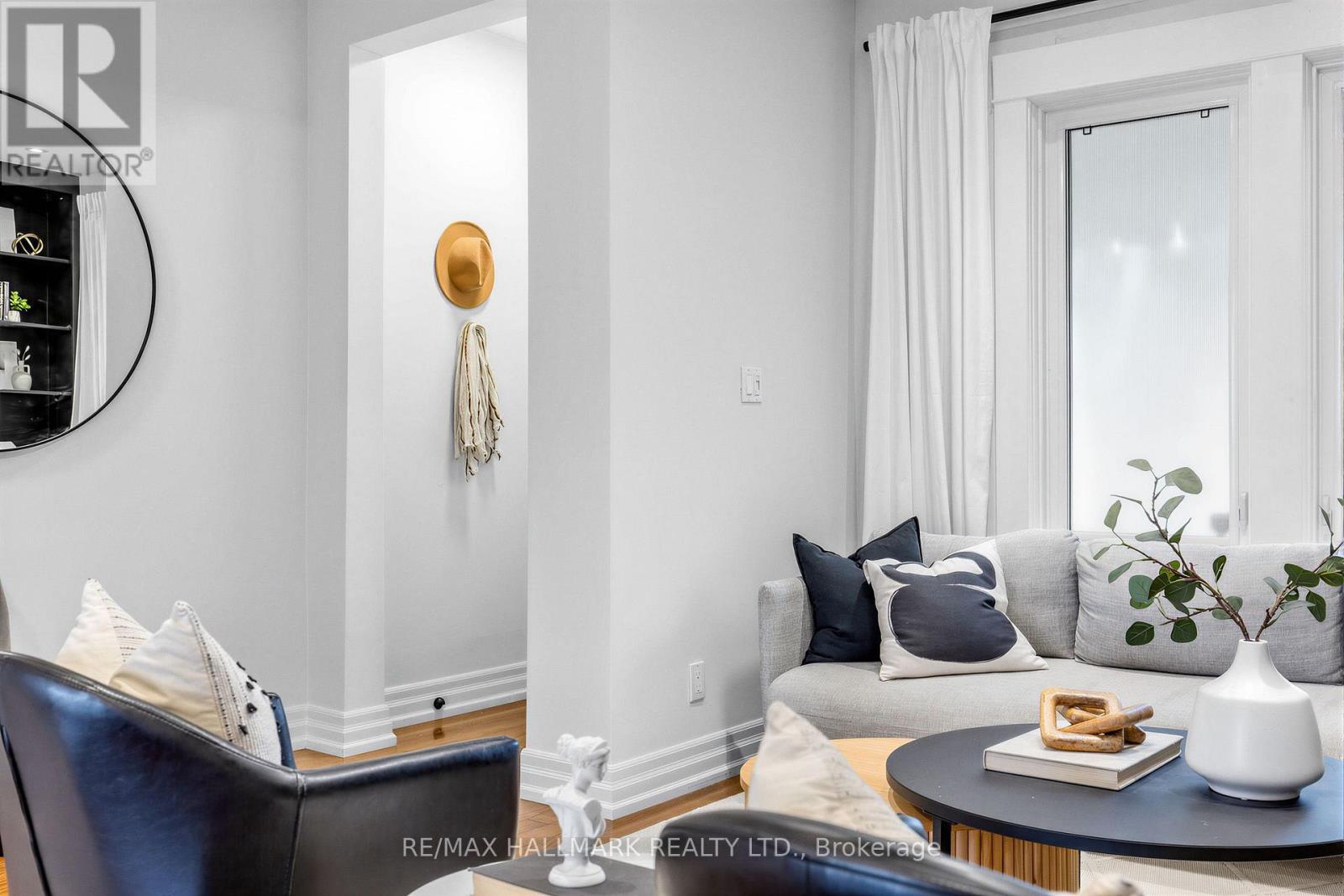255 Strathmore Boulevard, Toronto, ON - Indoor Photo Showing Dining Room