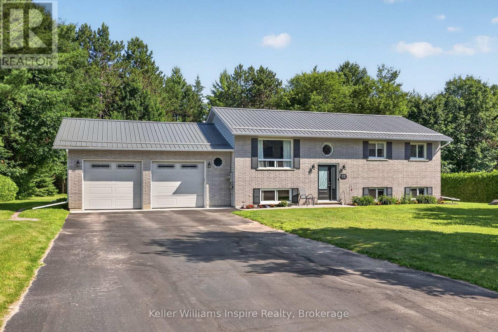 12 Jamie Crescent, Petawawa, ON - Outdoor