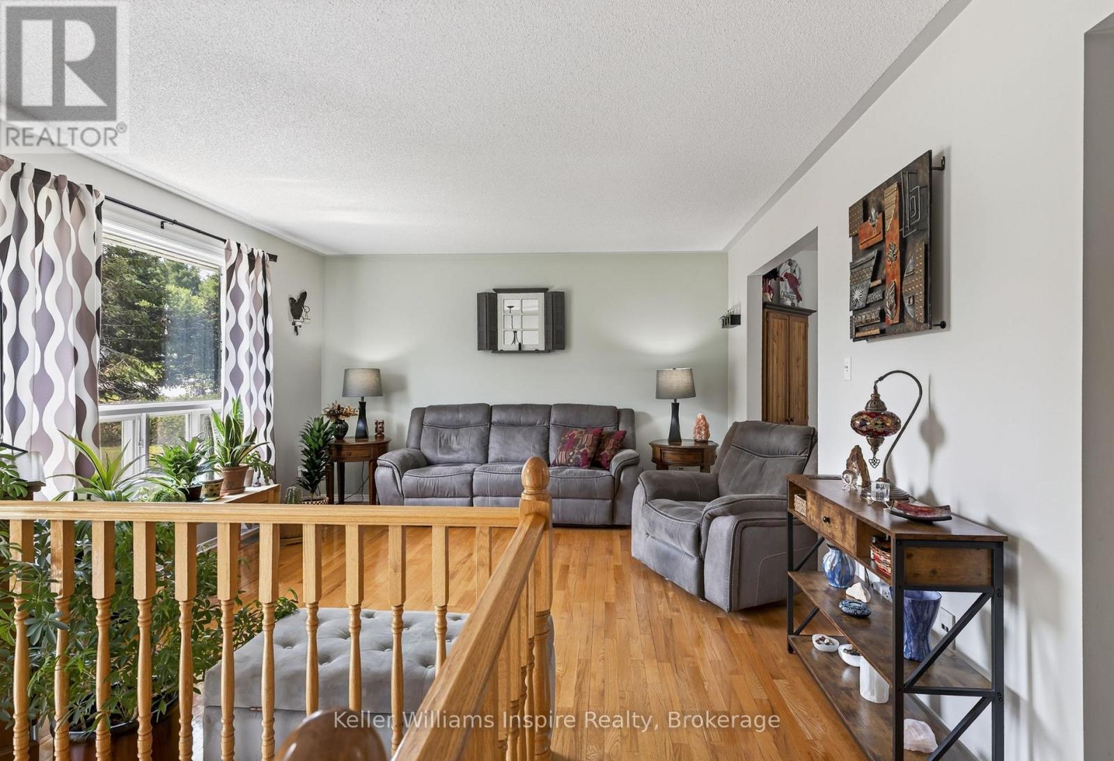 12 Jamie Crescent, Petawawa, ON - Indoor Photo Showing Living Room