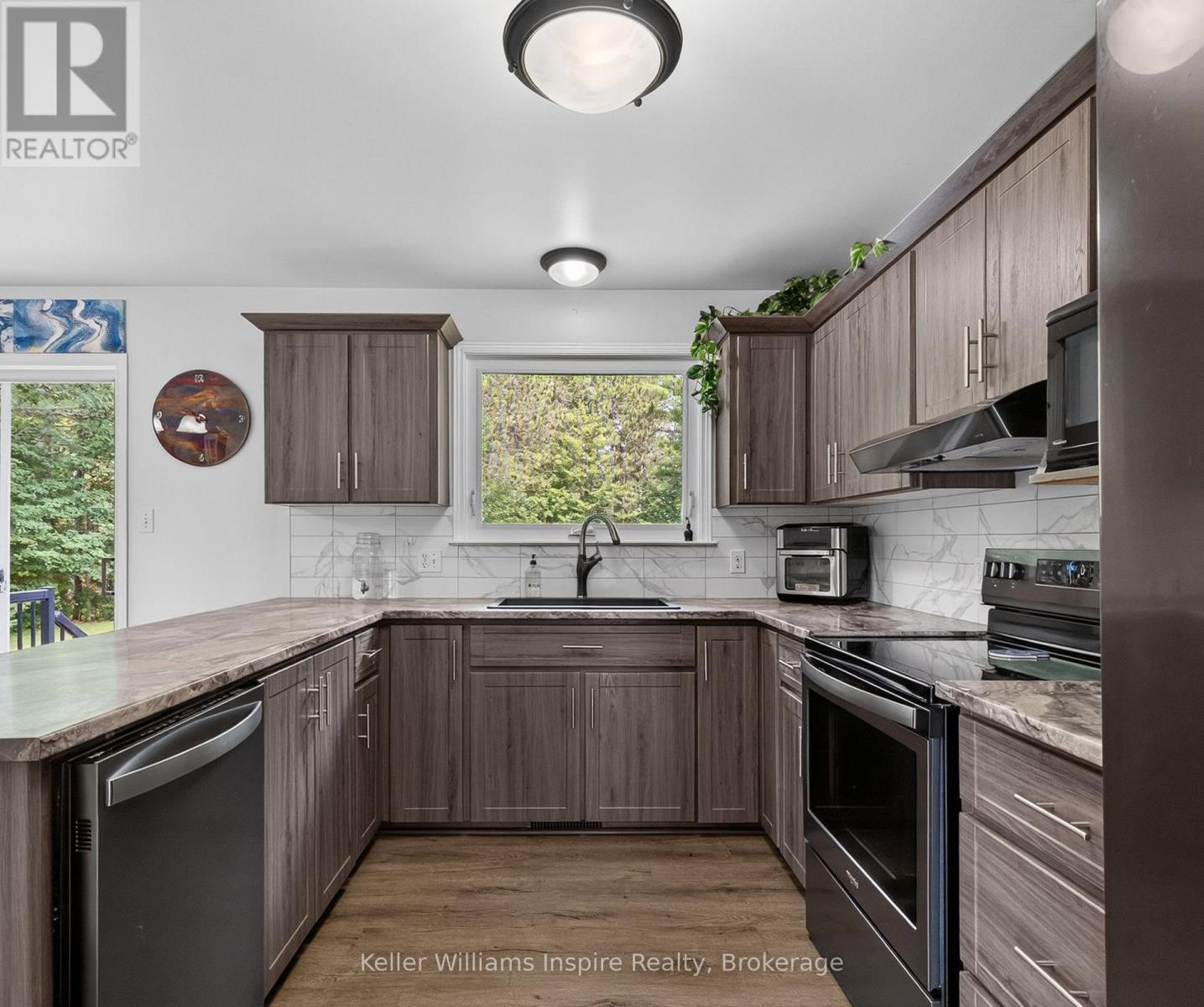 12 Jamie Crescent, Petawawa, ON - Indoor Photo Showing Kitchen