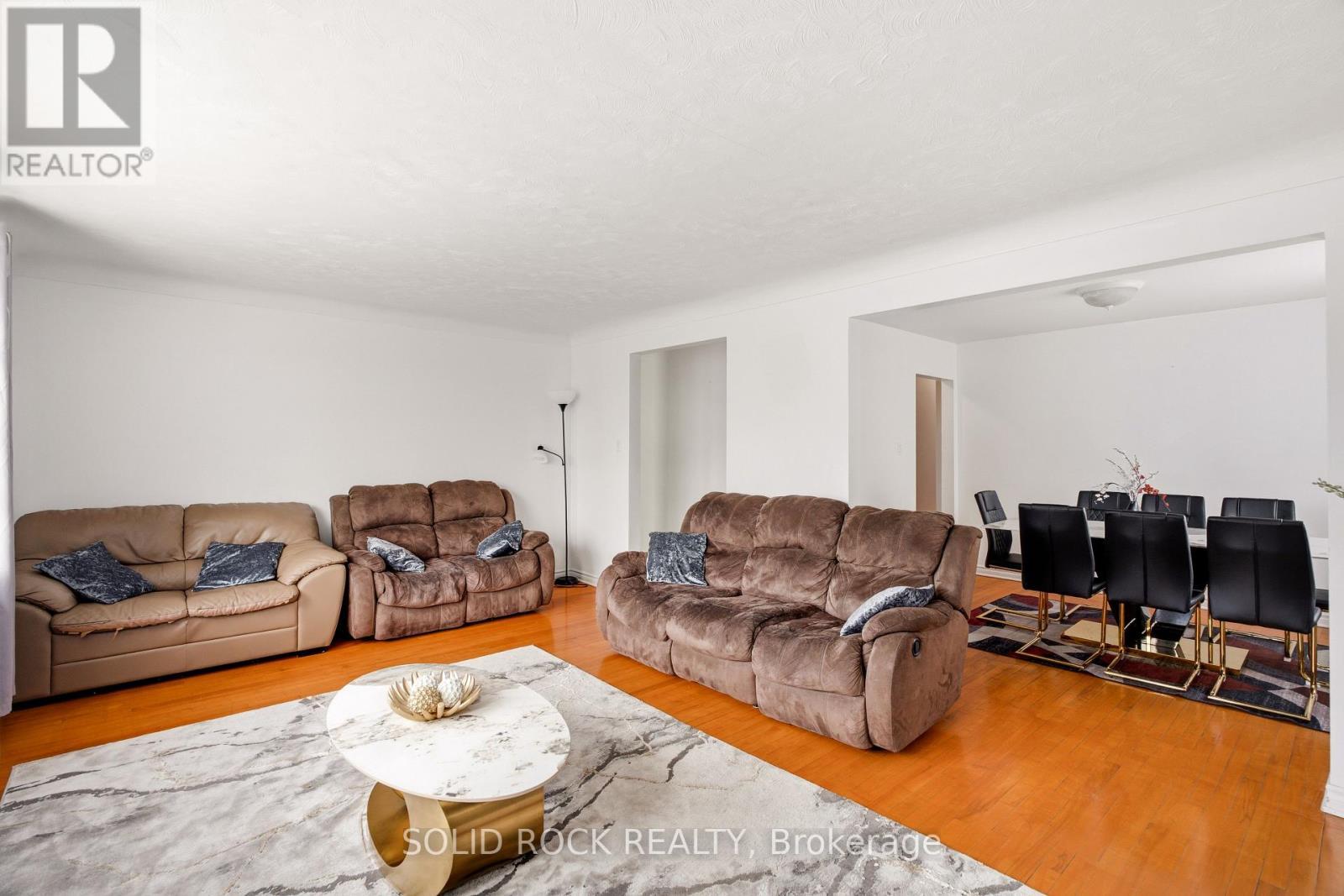 289 Mcarthur Avenue, Ottawa, ON - Indoor Photo Showing Living Room