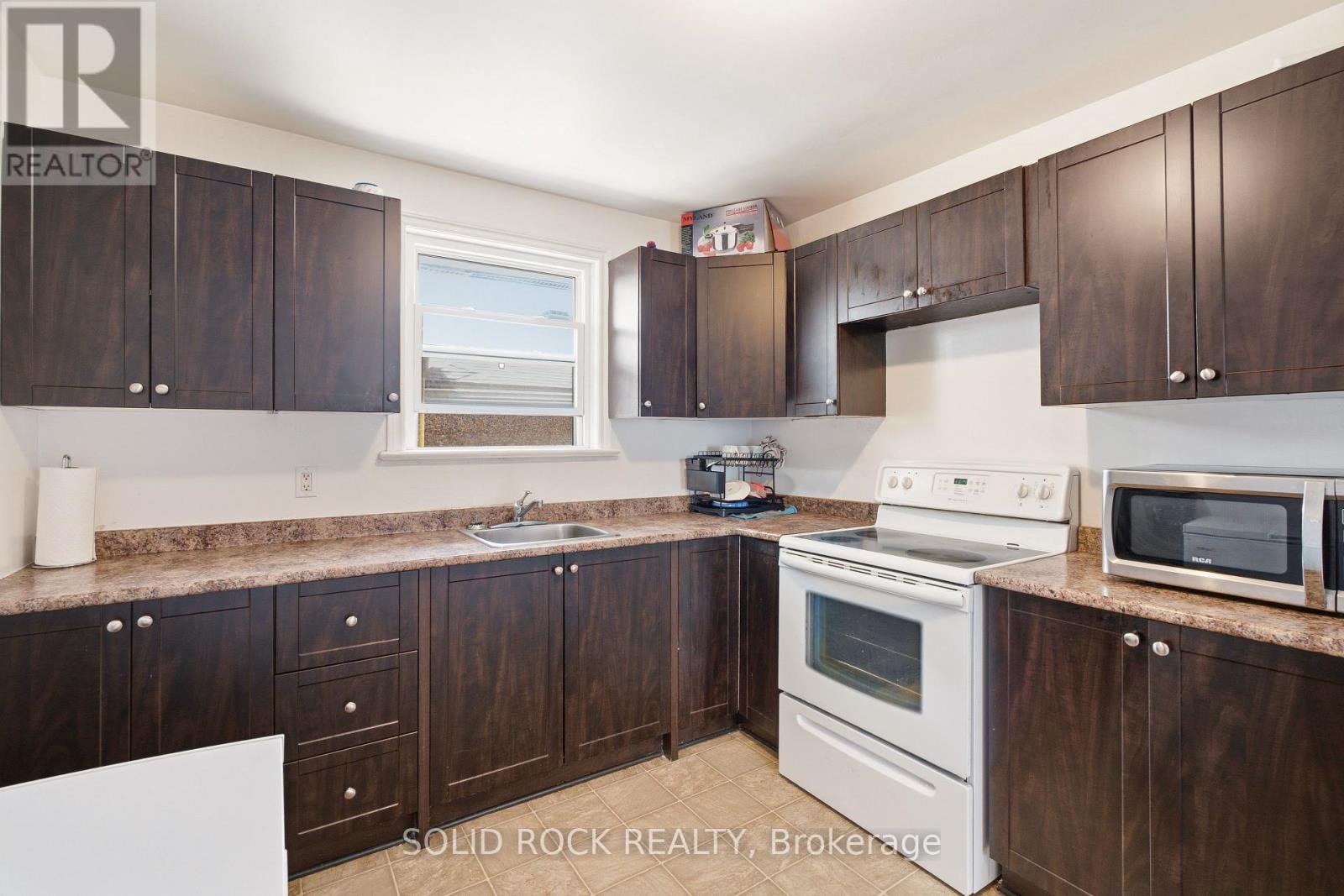 289 Mcarthur Avenue, Ottawa, ON - Indoor Photo Showing Kitchen
