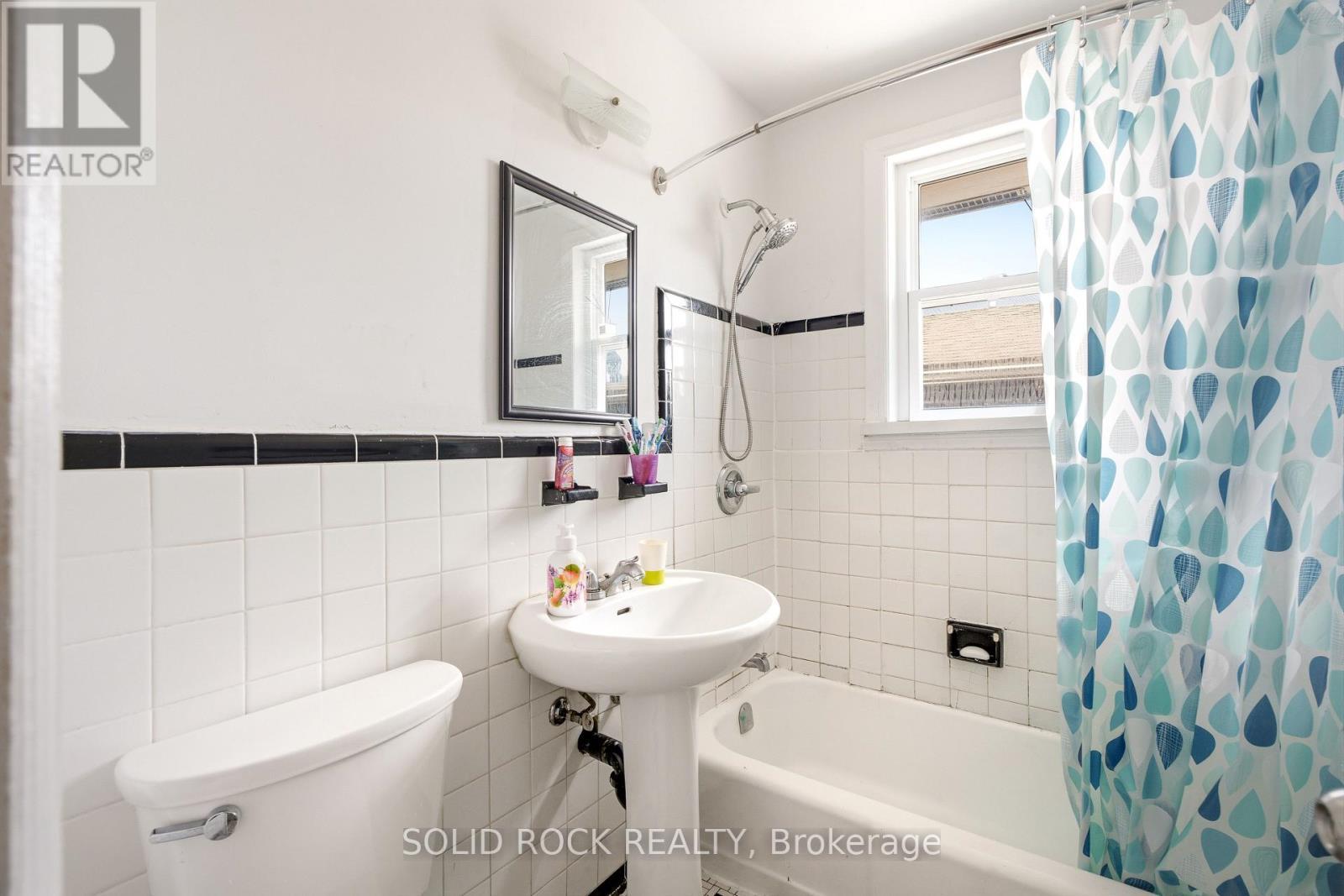 289 Mcarthur Avenue, Ottawa, ON - Indoor Photo Showing Bathroom