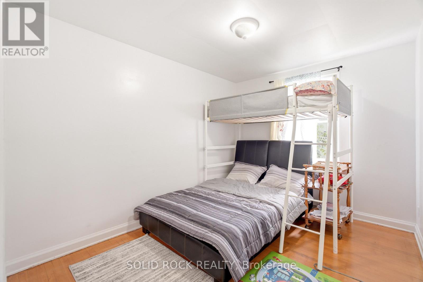 289 Mcarthur Avenue, Ottawa, ON - Indoor Photo Showing Bedroom