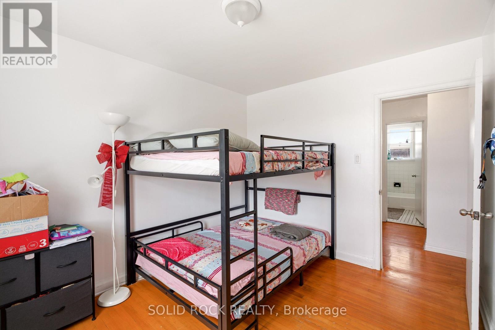 289 Mcarthur Avenue, Ottawa, ON - Indoor Photo Showing Bedroom
