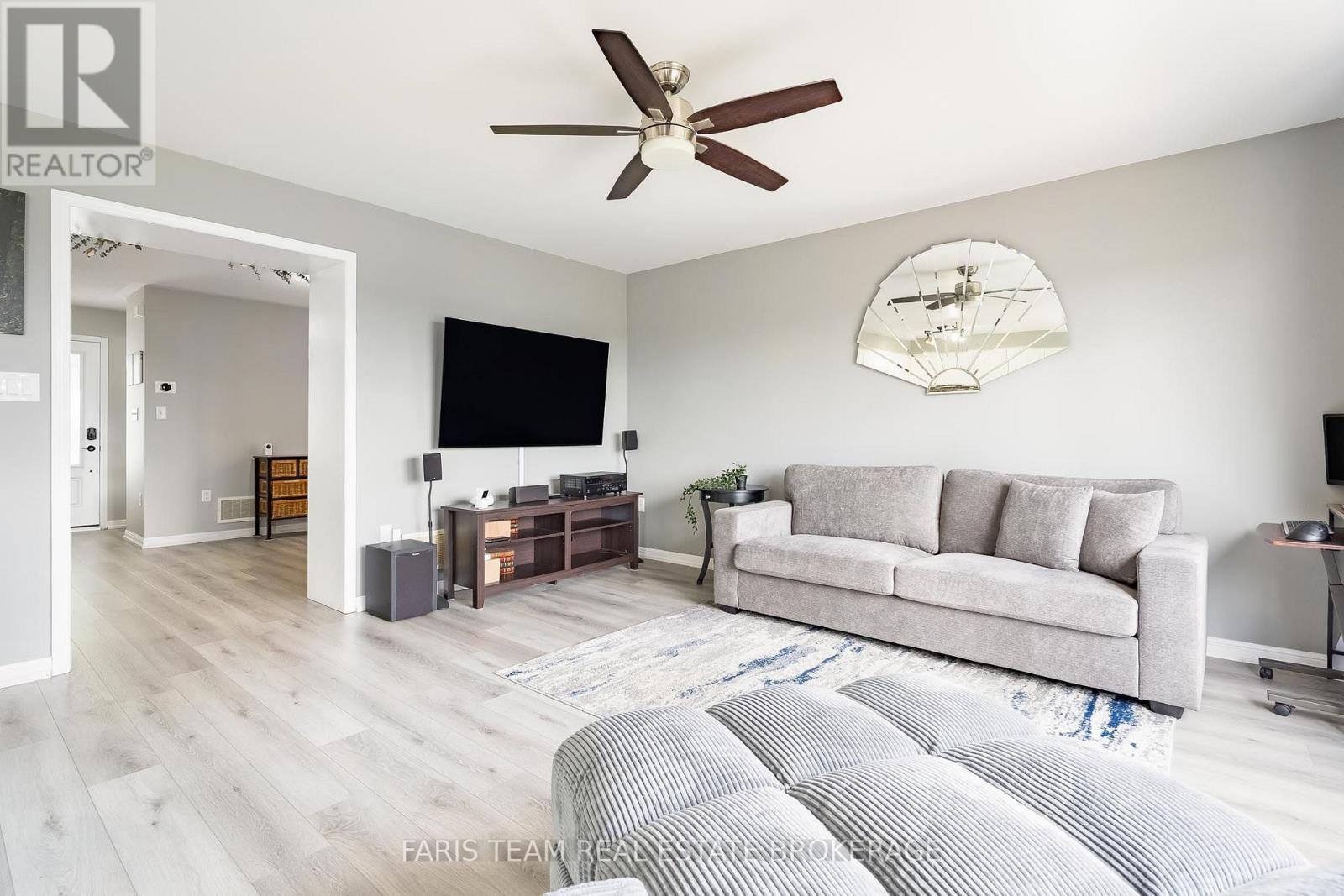 64 John W Taylor Avenue, New Tecumseth, ON - Indoor Photo Showing Living Room