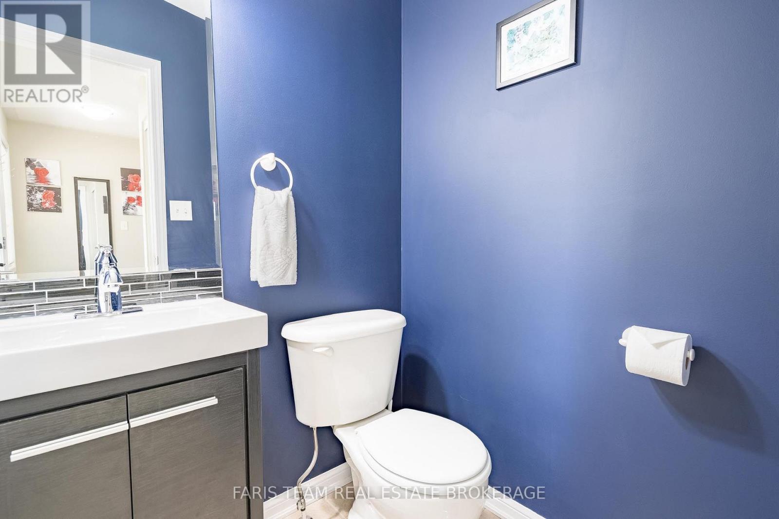 64 John W Taylor Avenue, New Tecumseth, ON - Indoor Photo Showing Bathroom
