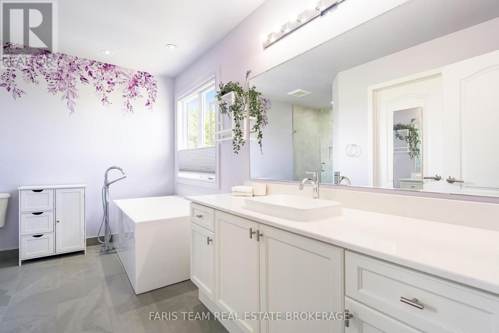 64 John W Taylor Avenue, New Tecumseth, ON - Indoor Photo Showing Bathroom