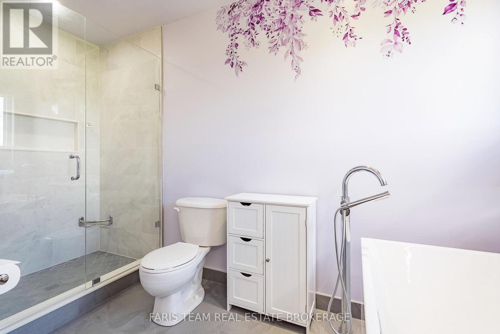 64 John W Taylor Avenue, New Tecumseth, ON - Indoor Photo Showing Bathroom