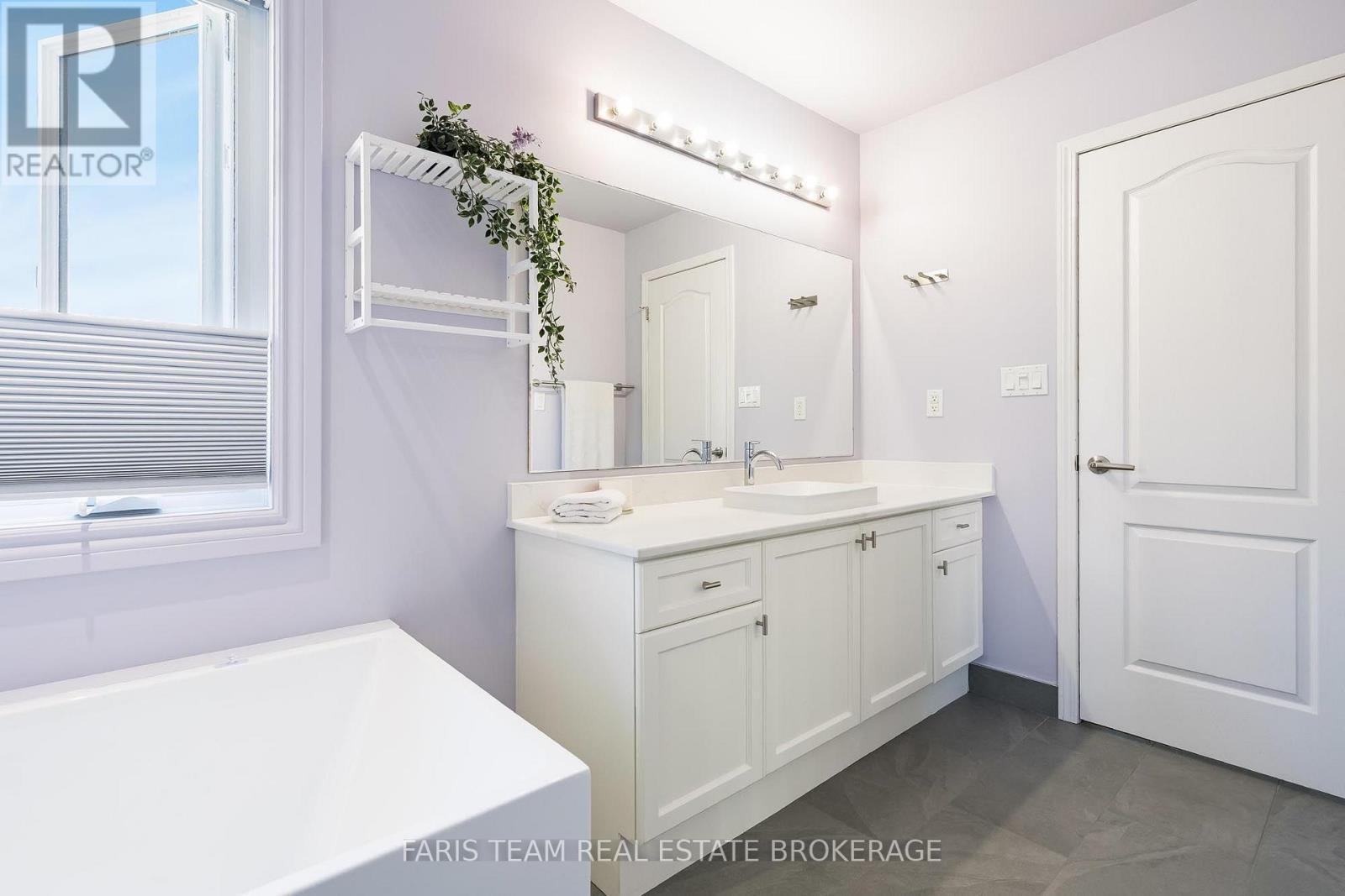 64 John W Taylor Avenue, New Tecumseth, ON - Indoor Photo Showing Bathroom