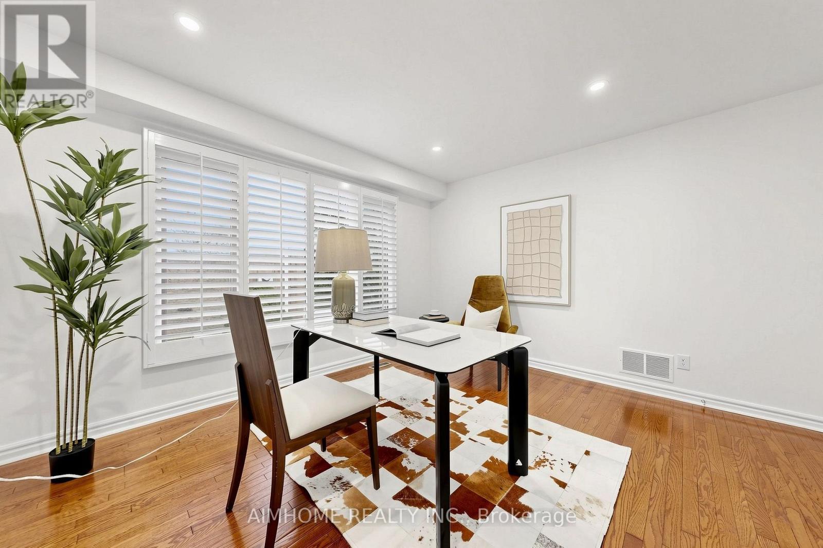 27 Melchior Crescent, Markham, ON - Indoor Photo Showing Dining Room