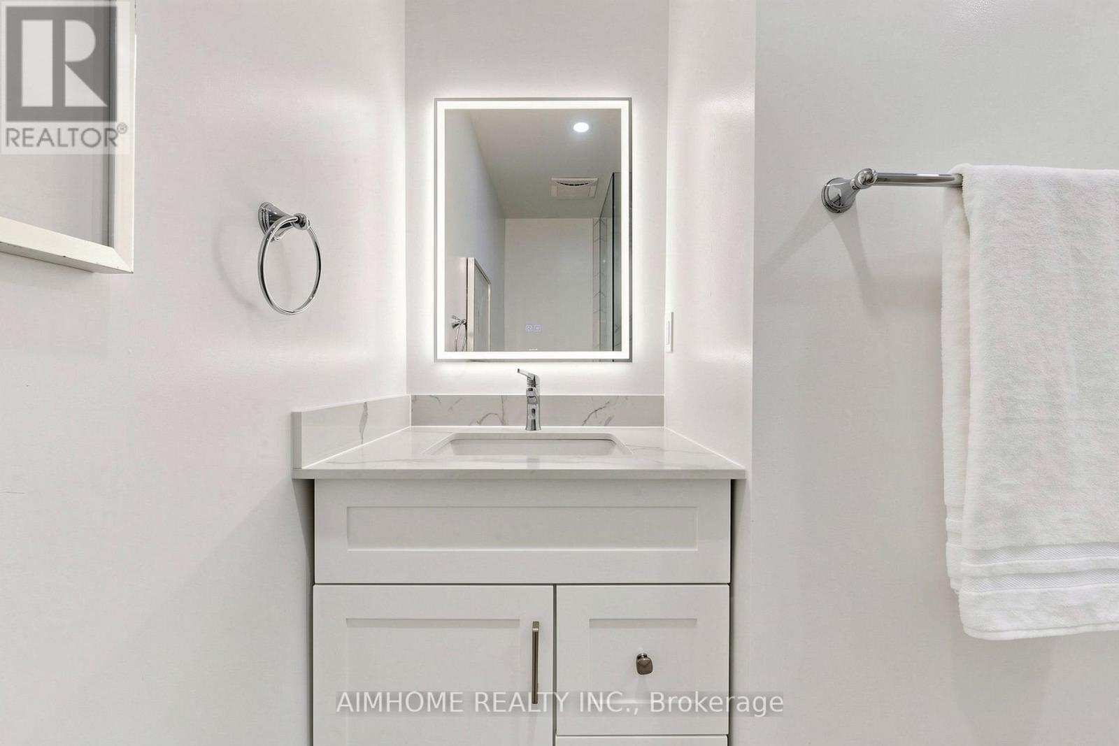 27 Melchior Crescent, Markham, ON - Indoor Photo Showing Bathroom