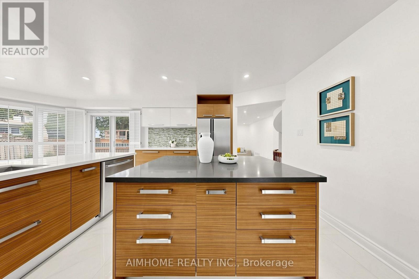 27 Melchior Crescent, Markham, ON - Indoor Photo Showing Kitchen