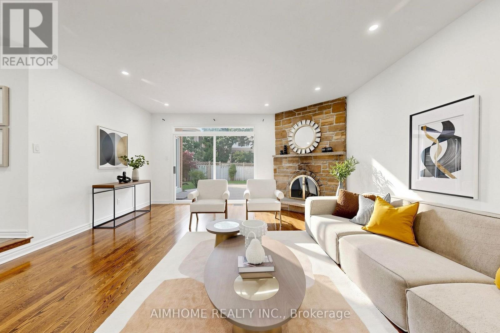 27 Melchior Crescent, Markham, ON - Indoor Photo Showing Living Room
