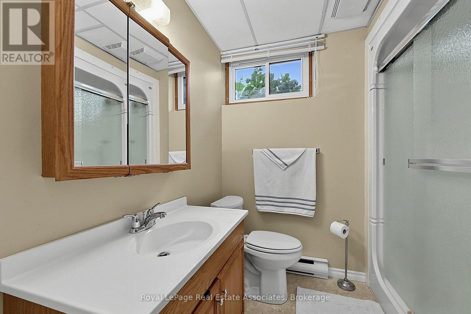 408 Mooney Crescent, Orillia, ON - Indoor Photo Showing Bathroom