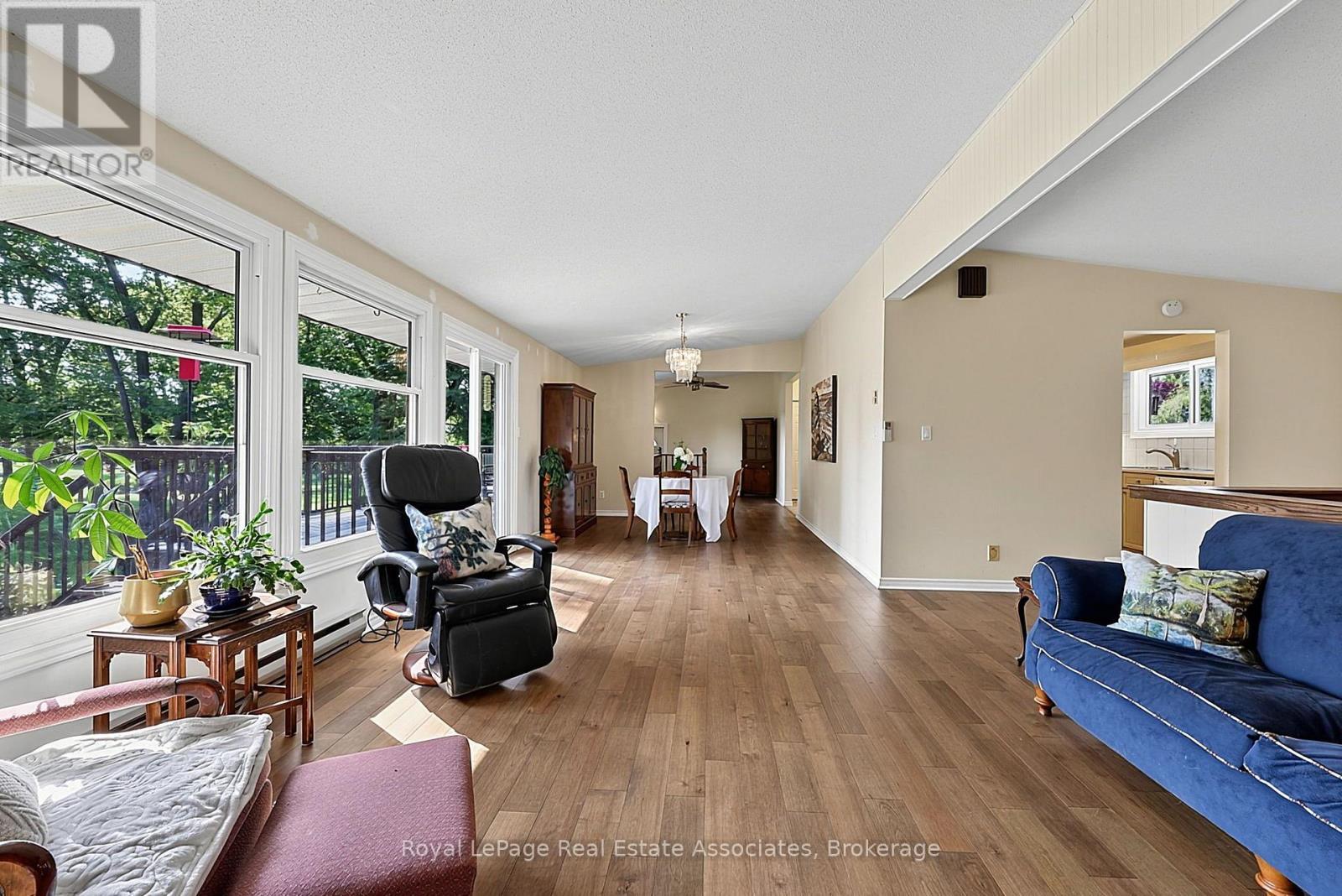 408 Mooney Crescent, Orillia, ON - Indoor Photo Showing Living Room