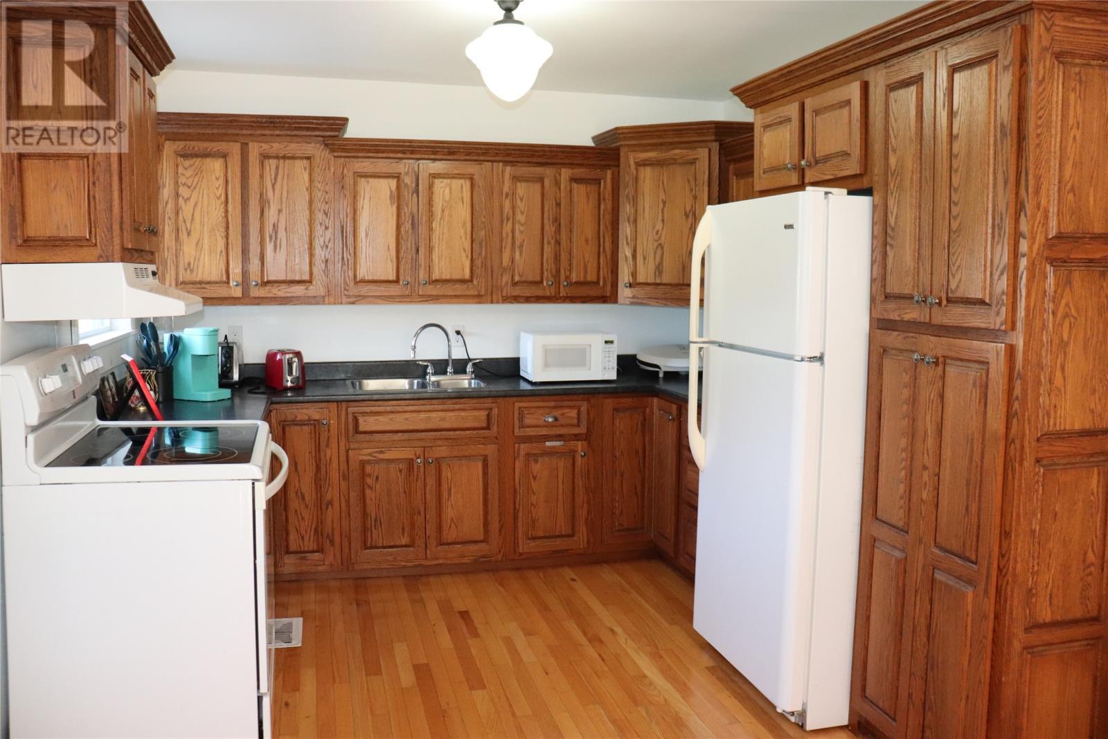 204 Main Road, Westbay, NL - Indoor Photo Showing Kitchen