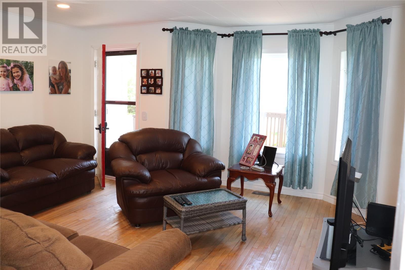 204 Main Road, Westbay, NL - Indoor Photo Showing Living Room