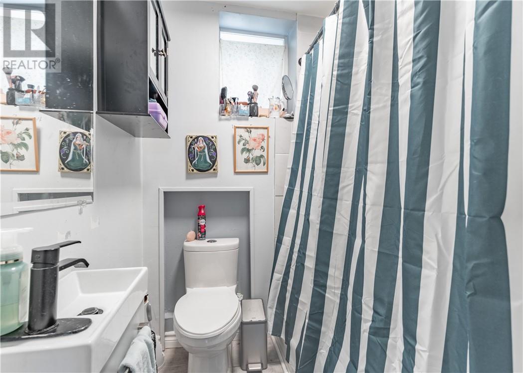 287 Van Horne Street, Sudbury, ON - Indoor Photo Showing Bathroom