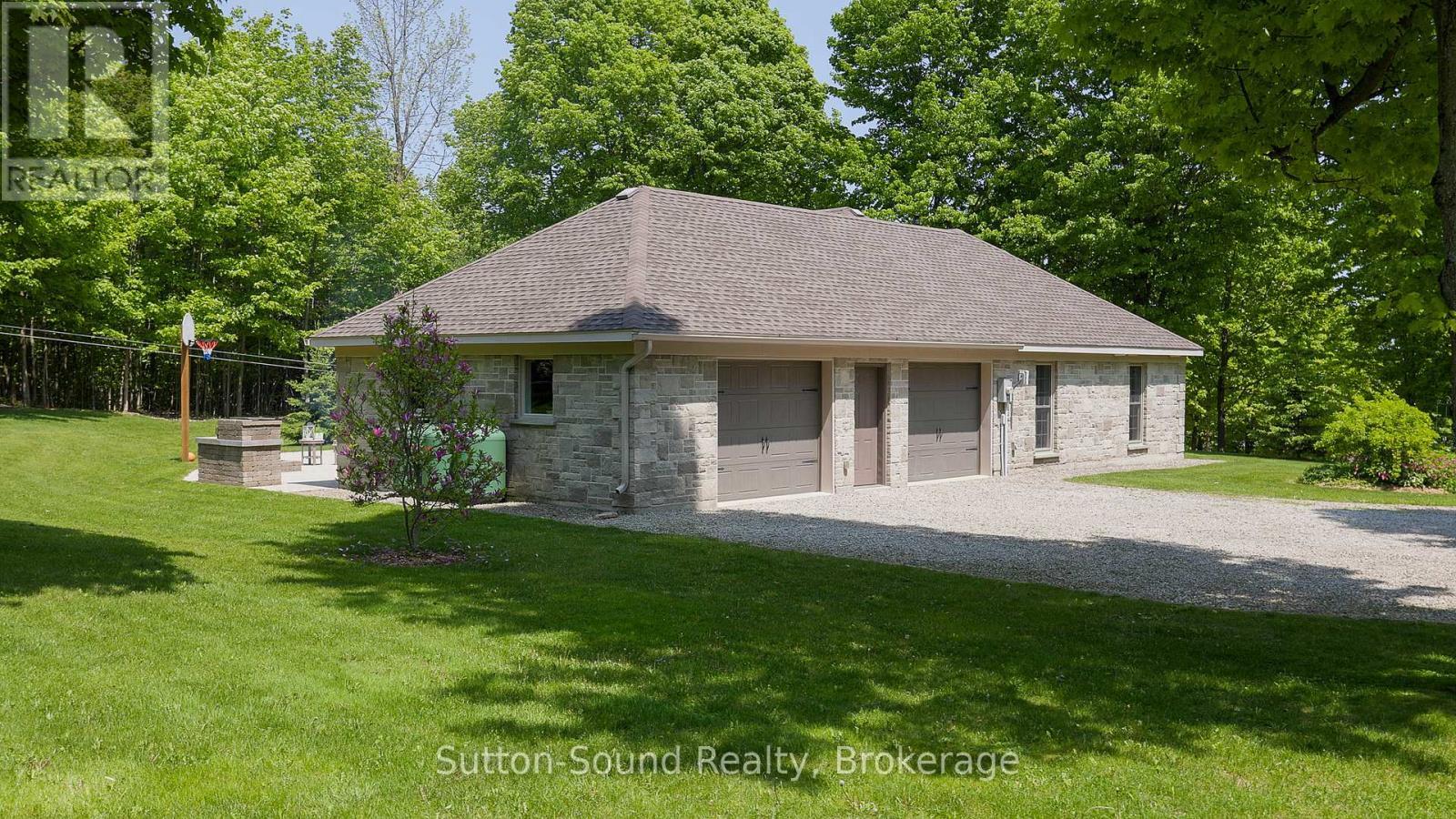 Attached car garage Primary Res - 505556 Grey Road 1 Road, Georgian Bluffs, ON - Outdoor