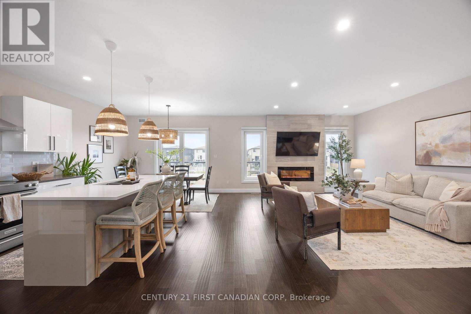 2773 Heardcreek Trail, London North (North S), ON - Indoor With Fireplace