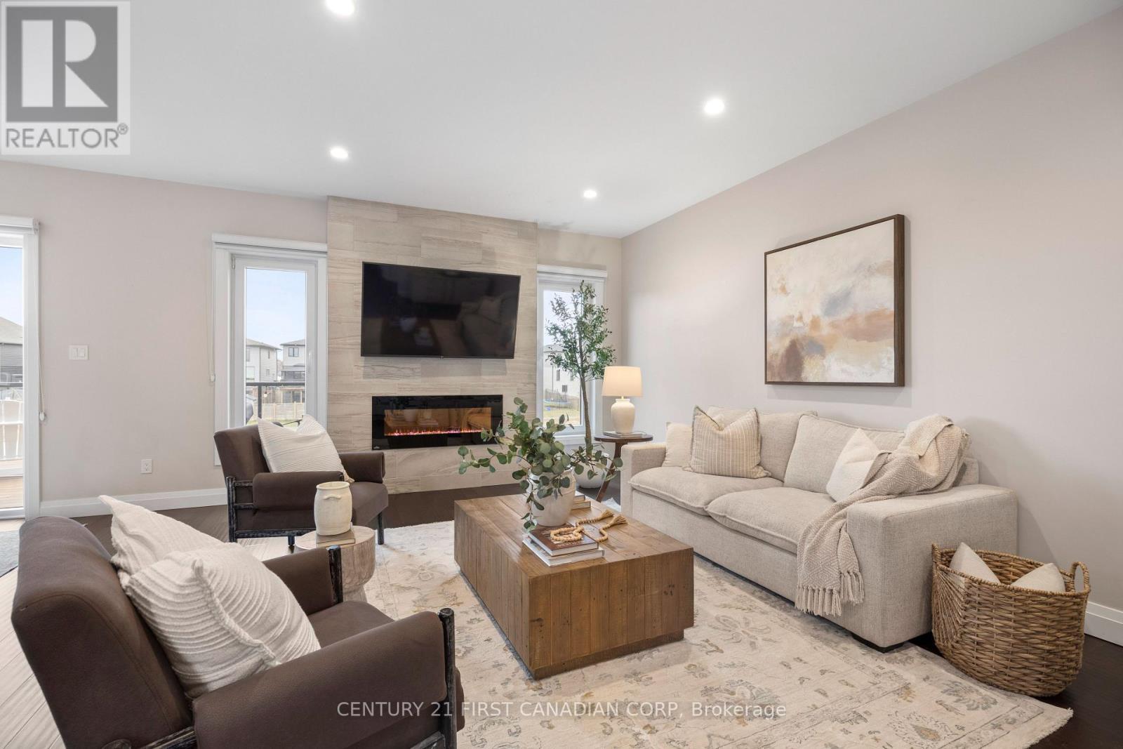 2773 Heardcreek Trail, London North (North S), ON - Indoor Photo Showing Living Room With Fireplace