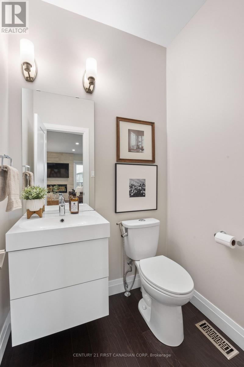 2773 Heardcreek Trail, London North (North S), ON - Indoor Photo Showing Bathroom