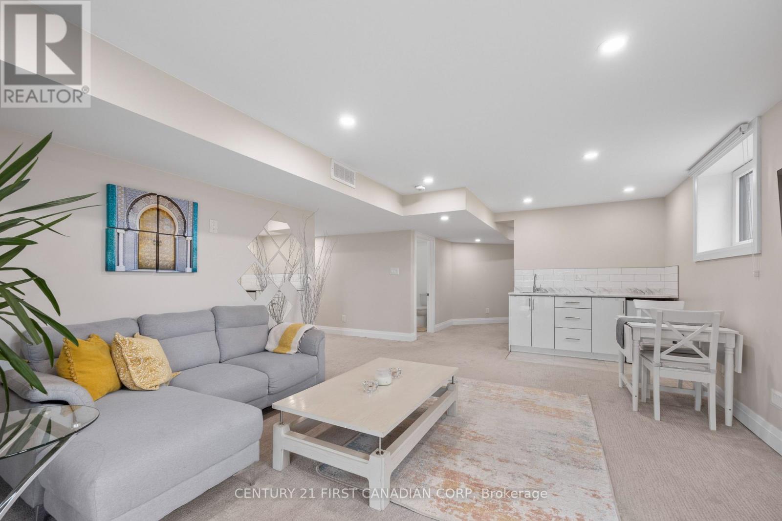 2773 Heardcreek Trail, London North (North S), ON - Indoor Photo Showing Living Room