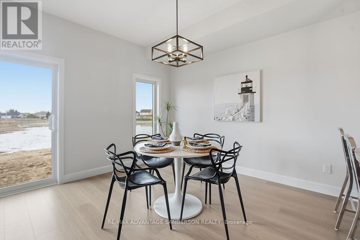 165 Bowman Drive, Middlesex Centre (Ilderton), ON - Indoor Photo Showing Dining Room