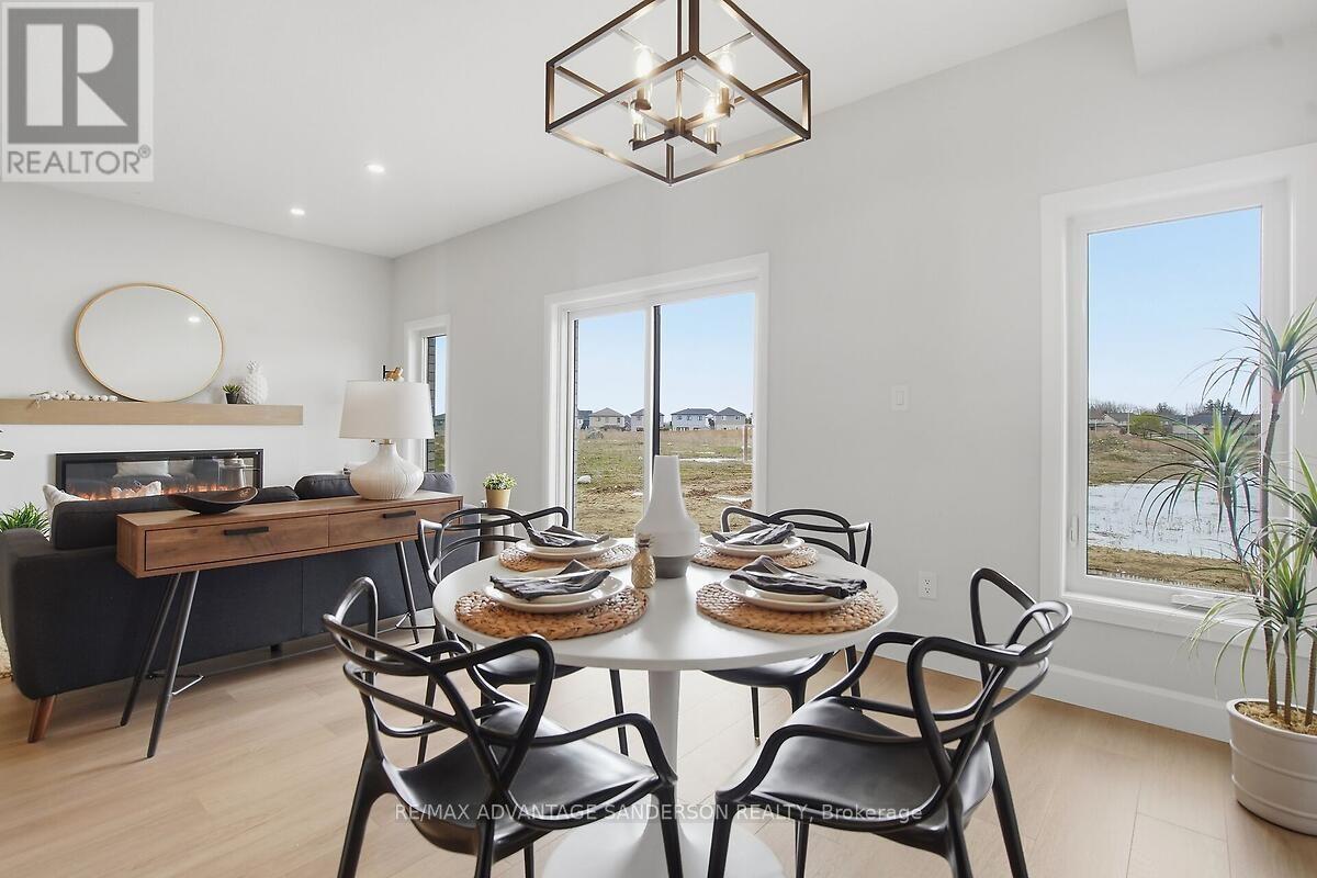 165 Bowman Drive, Middlesex Centre (Ilderton), ON - Indoor Photo Showing Dining Room