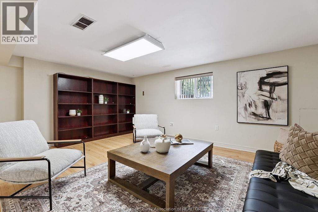 1544 Imperial Crescent, Windsor, ON - Indoor Photo Showing Living Room