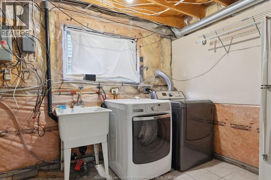 1544 Imperial Crescent, Windsor, ON - Indoor Photo Showing Laundry Room