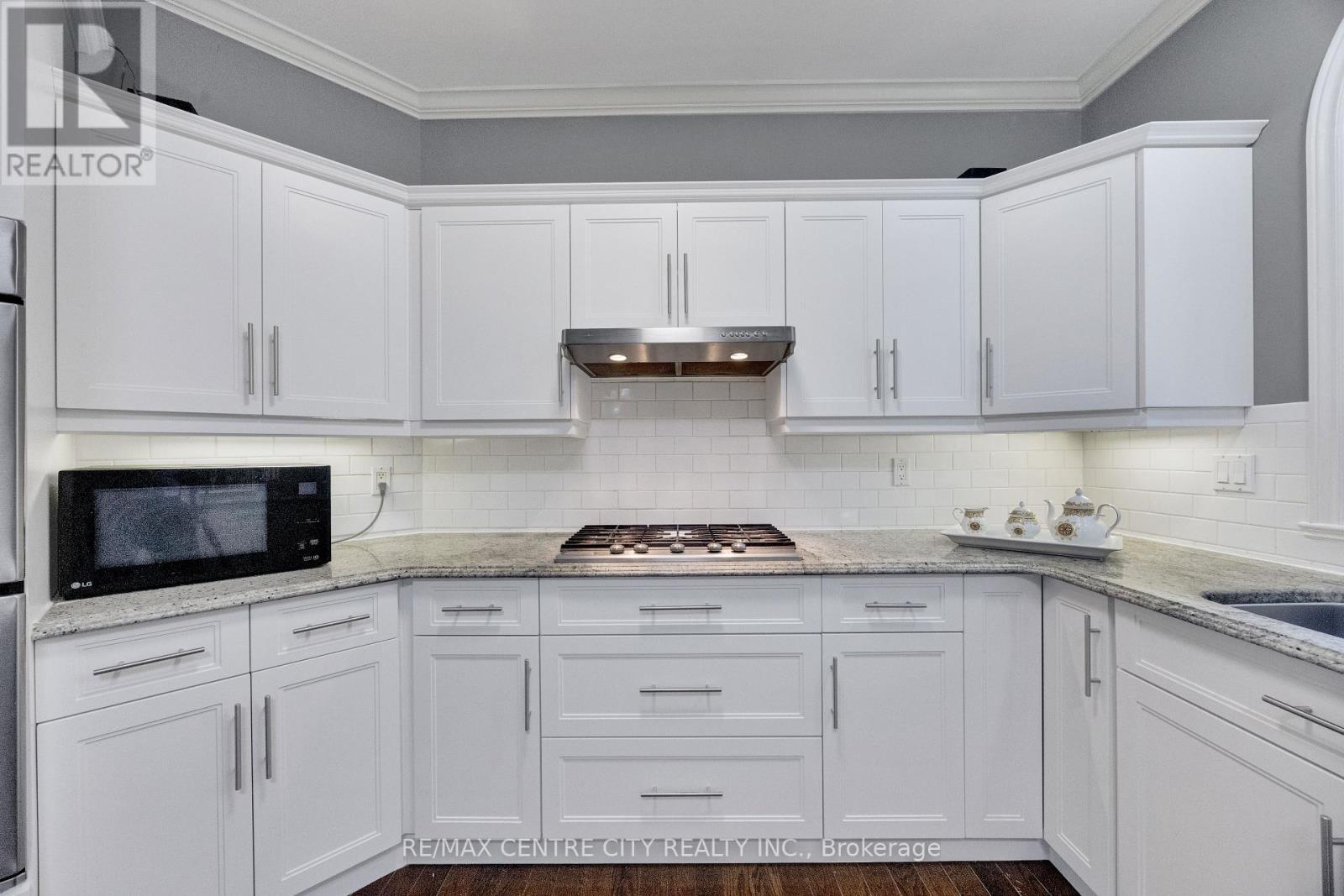 2 Havenwood Way, London North (North O), ON - Indoor Photo Showing Kitchen