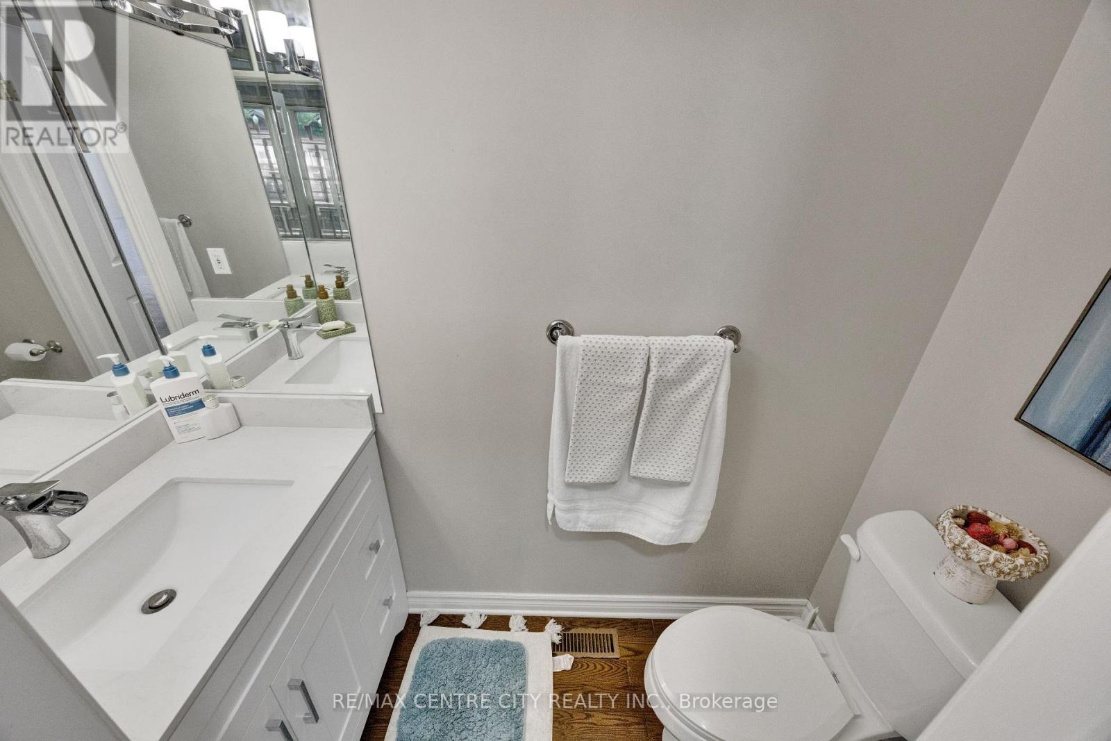 2 Havenwood Way, London North (North O), ON - Indoor