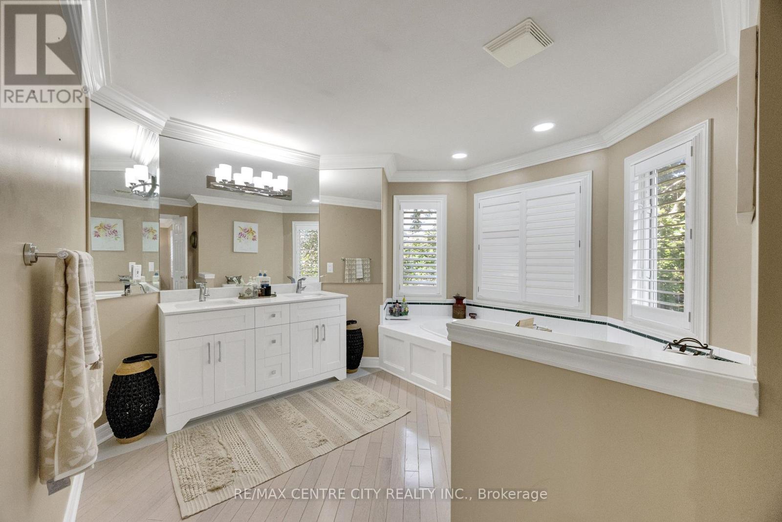 2 Havenwood Way, London North (North O), ON - Indoor Photo Showing Bathroom