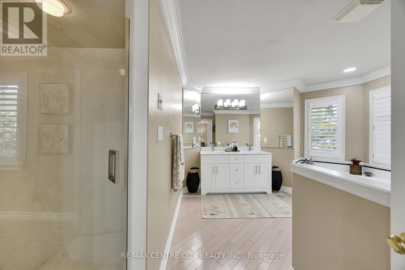 2 Havenwood Way, London North (North O), ON - Indoor Photo Showing Bathroom
