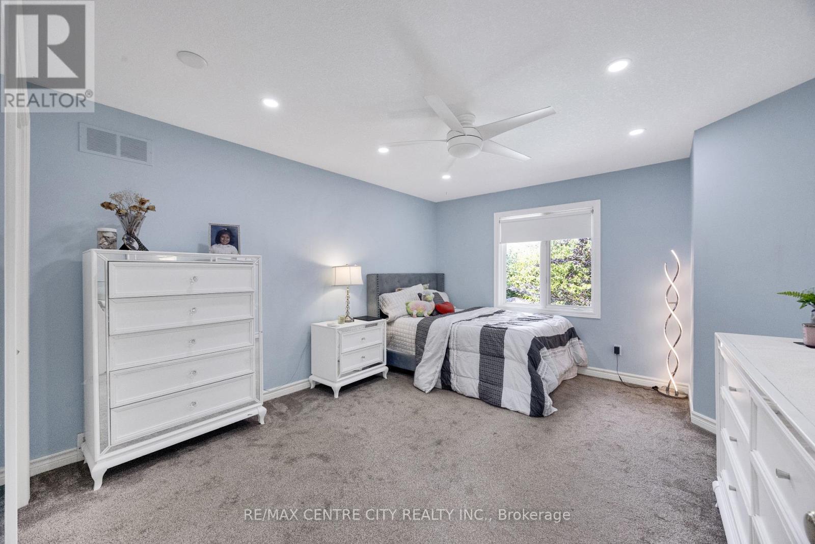 2 Havenwood Way, London North (North O), ON - Indoor Photo Showing Bedroom