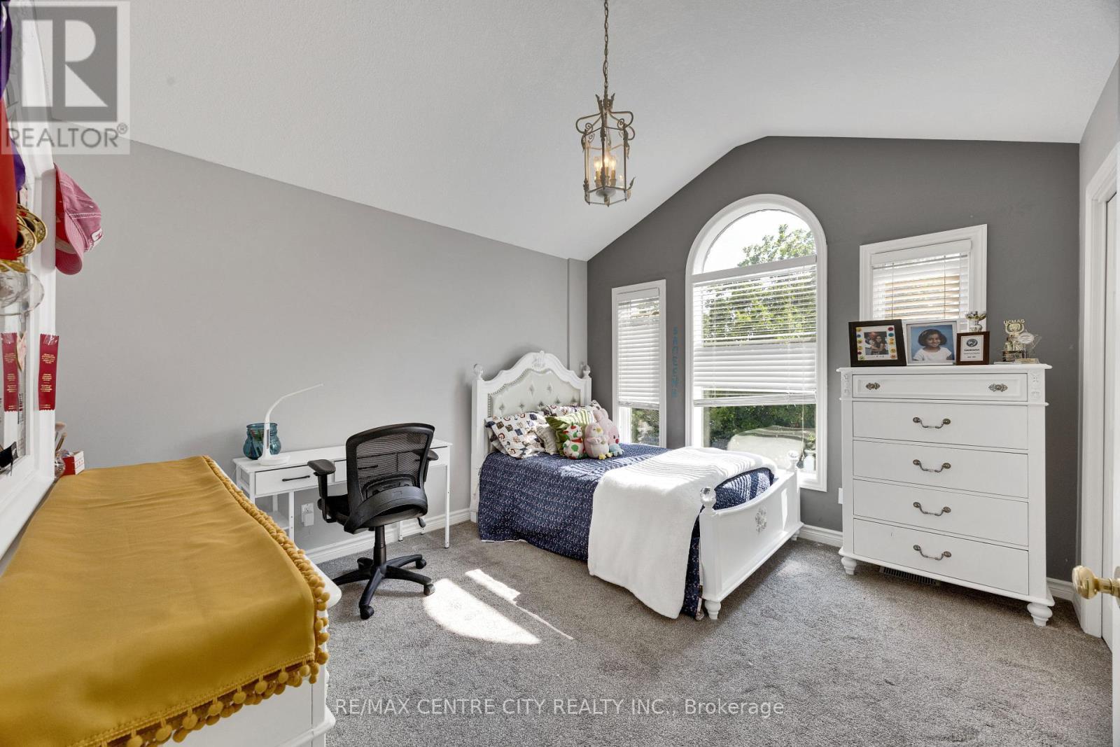 2 Havenwood Way, London North (North O), ON - Indoor Photo Showing Bedroom